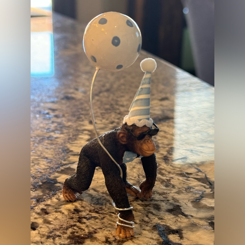 Custom-made monkey cake topper - Picture 2 of 4